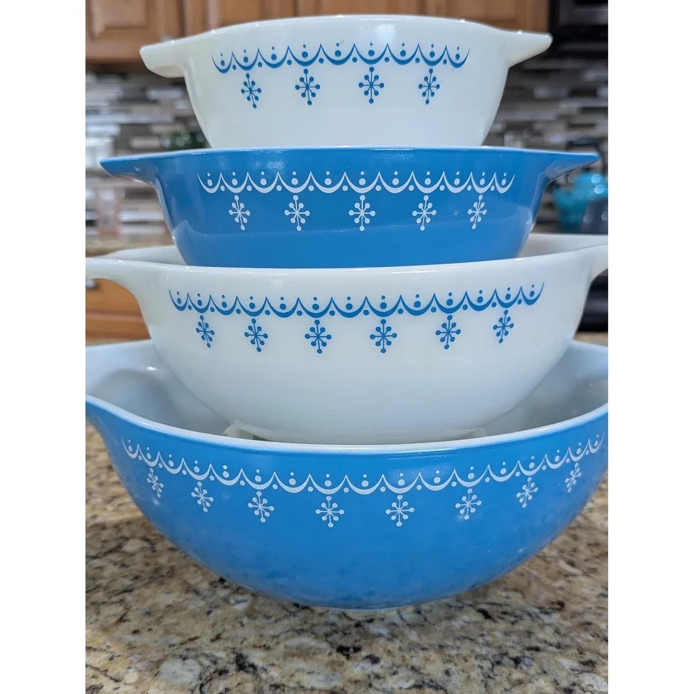 Vintage Pyrex Snowflake Garland Cinderella Mixing Bowl Set